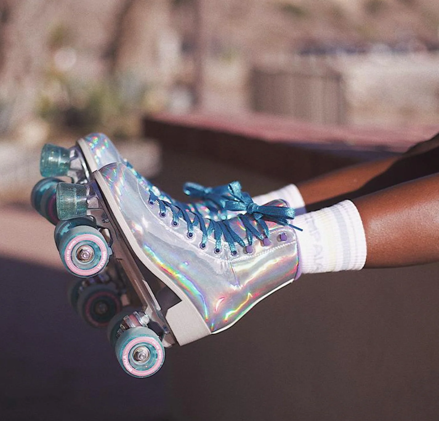 Impala Holographic roller skates - Image 6